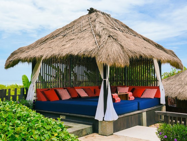 beach-club-in-uluwatu-bali